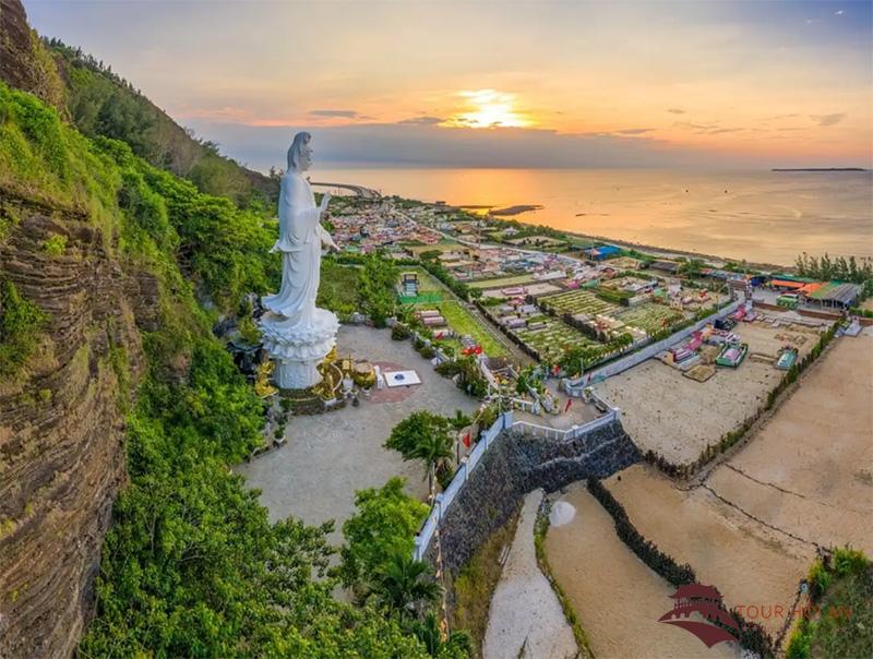 Tham Quan Chùa Đục – Hành Trình Tìm Về Sự An Yên Giữa Biển Đảo Lý Sơn