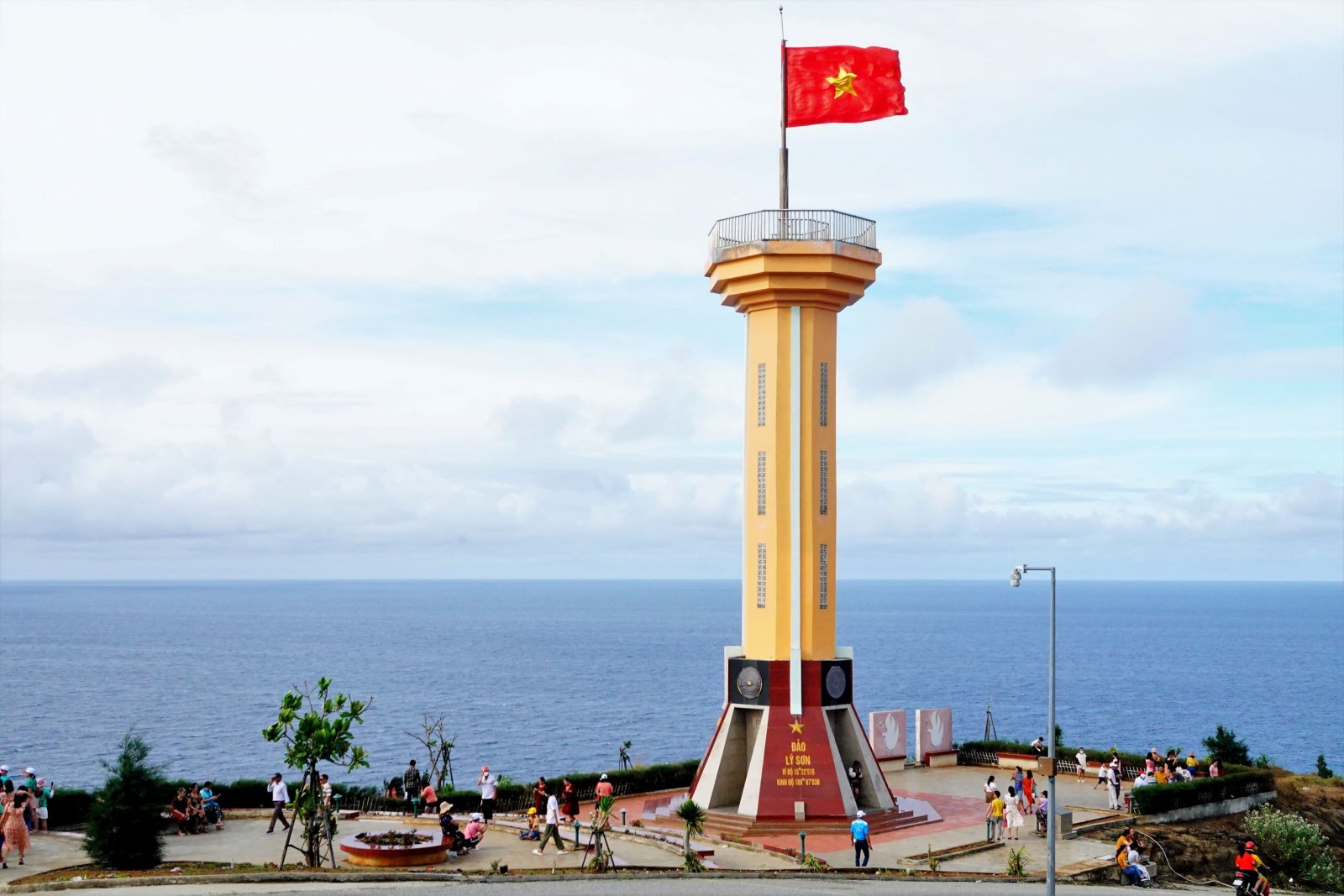 Cột cờ Tổ quốc đảo Lý Sơn 